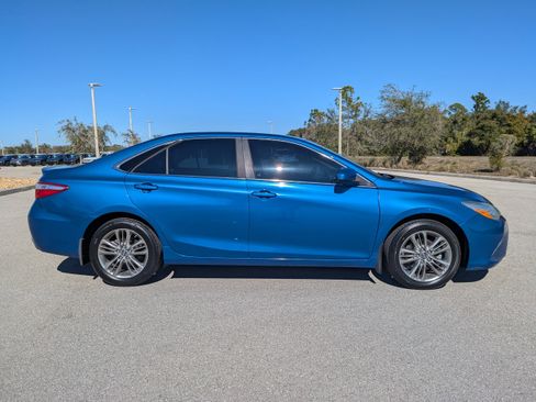 Used 2017 Toyota Camry SE image 4