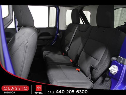 Used 2019 Jeep Wrangler Unlimited Sahara AWD/4WD image 21