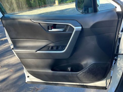 Used 2025 Toyota RAV4 XLE image 20