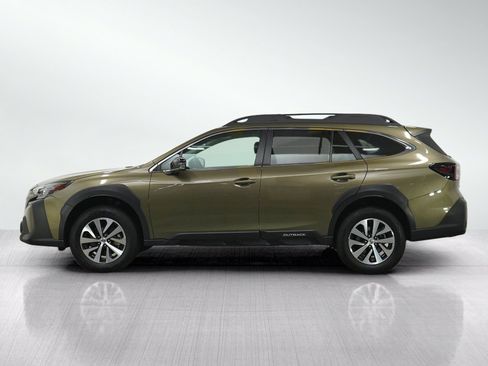 Used 2025 Subaru Outback Premium AWD/4WD image 2