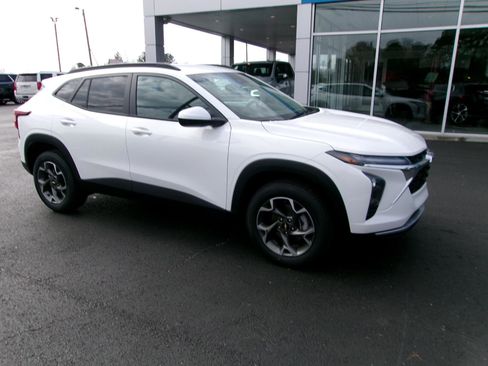 New 2026 Chevrolet Trax LT image 10