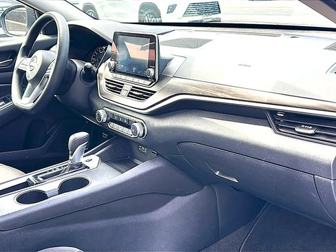Used 2025 Nissan Altima 2.5 SV FWD image 22