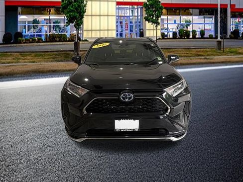 Used 2021 Toyota RAV4 SE w/ Weather & Moonroof Package AWD/4WD image 4