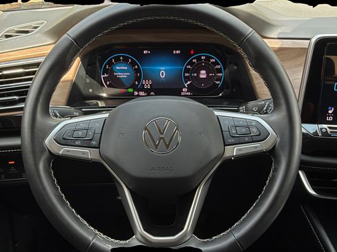 Used 2024 Volkswagen Atlas SE AWD/4WD image 28