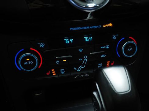 Used 2018 Ford Focus Titanium FWD image 17