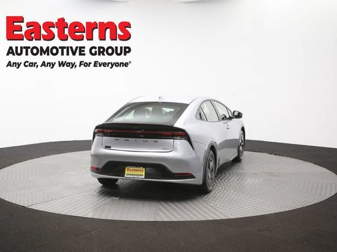 Used 2025 Toyota Prius LE FWD image 37