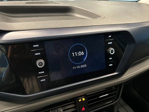 Used 2024 Volkswagen Taos SE w/ MDO Package image 11