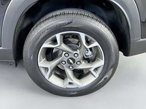 Used 2025 Chevrolet Trax LT w/ LT Convenience Package FWD image 33