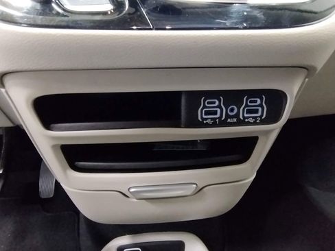 Used 2023 Chrysler Voyager LX image 26