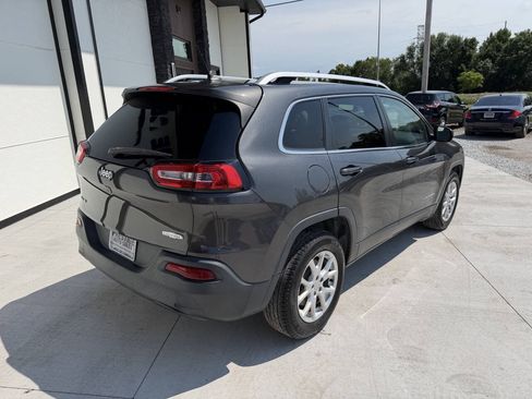 Used 2016 Jeep Cherokee Latitude w/ Cold Weather Group AWD/4WD image 9