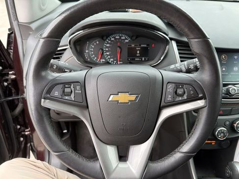 Certified 2022 Chevrolet Trax LT w/ LT Convenience Package image 16