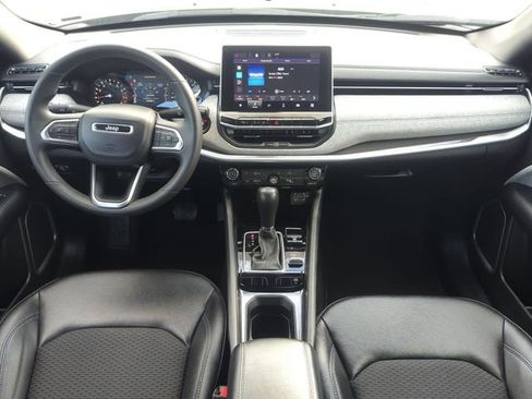 Used 2024 Jeep Compass Latitude image 30