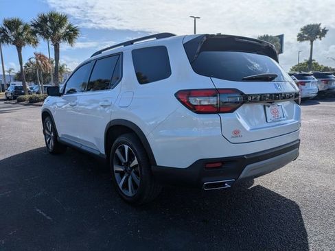 Used 2025 Honda Pilot Elite image 6