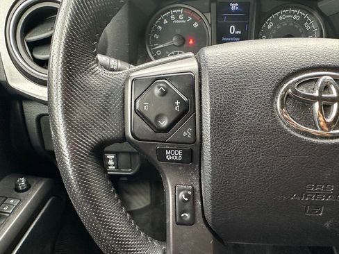 Used 2021 Toyota Tacoma TRD Sport AWD/4WD image 16