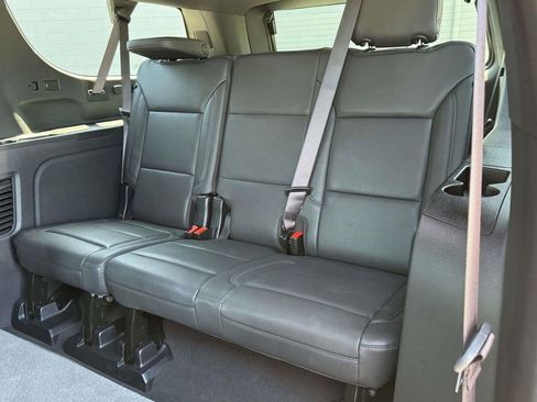 Used 2025 Chevrolet Suburban Z71 AWD/4WD image 17