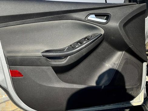 Used 2014 Ford Focus SE FWD image 15
