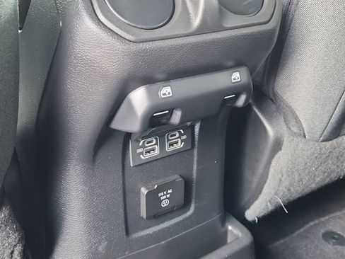 Used 2025 Jeep Wrangler Unlimited Sahara AWD/4WD image 27