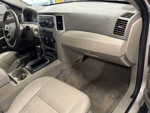 Used 2009 Jeep Grand Cherokee Laredo image 9