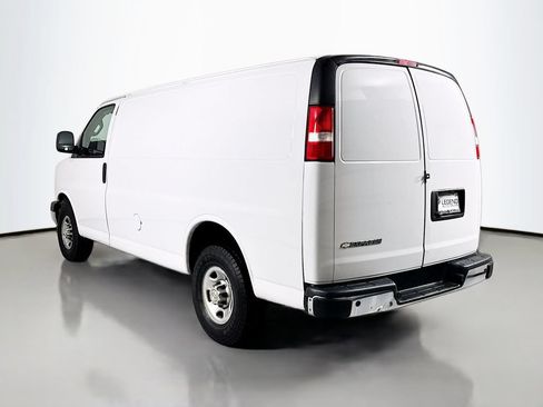 Used 2021 Chevrolet Express 3500 w/ Driver Convenience Package RWD image 7
