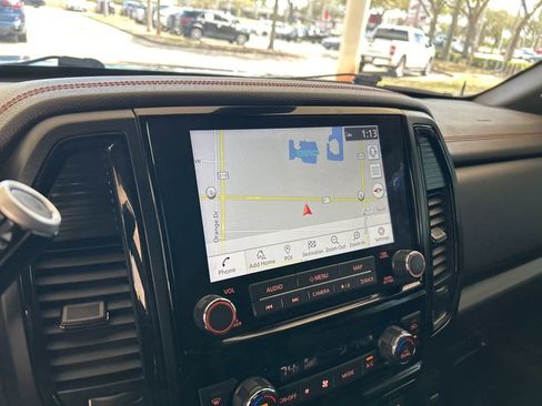 Used 2021 Nissan Titan PRO-4X w/ Pro-4x Convenience Package AWD/4WD image 11
