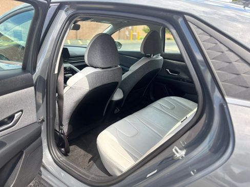 Used 2024 Hyundai Elantra Limited FWD image 16
