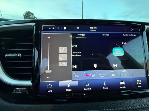 Used 2021 Chrysler Pacifica Touring-L image 32