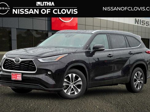 Used 2021 Toyota Highlander XLE image 1