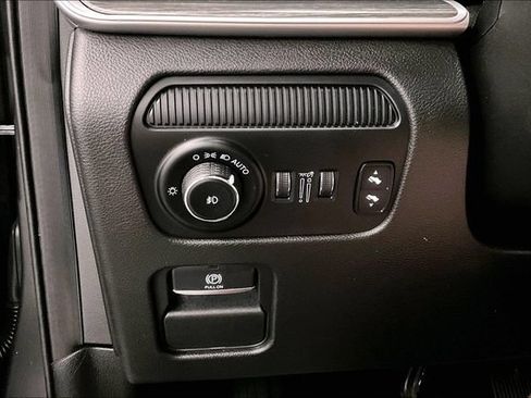 Used 2024 Jeep Wagoneer Series II w/ Flexible Seating Group AWD/4WD image 38