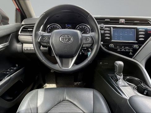 Used 2019 Toyota Camry SE FWD image 5
