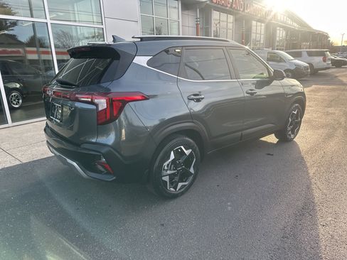 Used 2024 Kia Seltos EX image 3