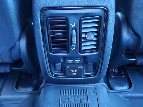 Used 2020 Jeep Grand Cherokee Limited X image 27