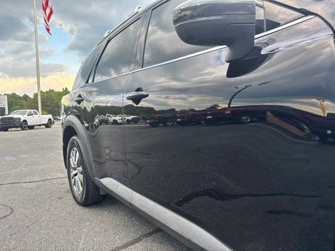 Used 2022 Nissan Pathfinder SL AWD/4WD image 4