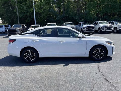 Used 2024 Nissan Sentra SV FWD image 9