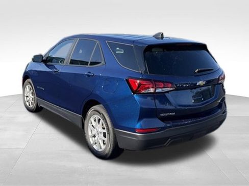 Used 2023 Chevrolet Equinox LS w/ LS Convenience Package FWD image 5