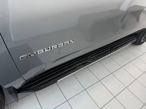 Used 2025 Chevrolet Suburban High Country AWD/4WD image 31