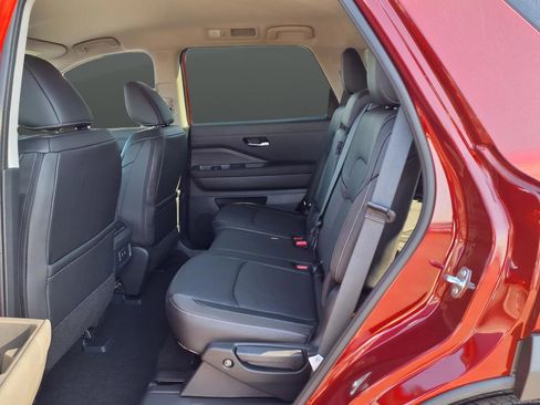 New 2026 Nissan Pathfinder SL image 39