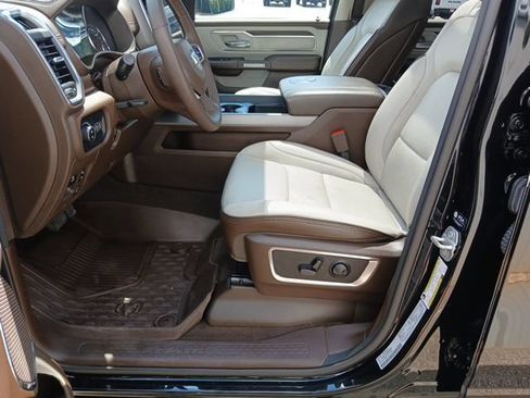 Used 2025 RAM 1500 Laramie AWD/4WD image 35