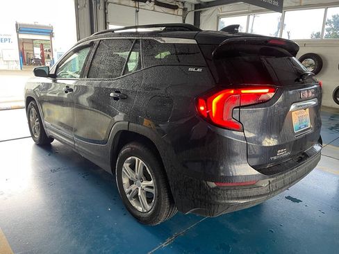 Used 2018 GMC Terrain SLE w/ Driver Convenience Package FWD image 4