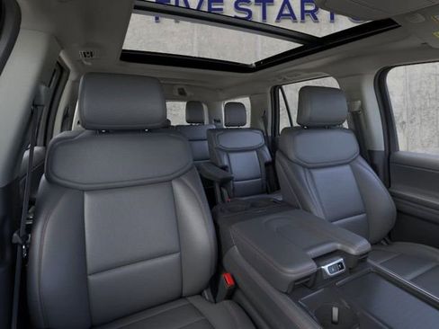 New 2025 Ford Expedition Active image 10