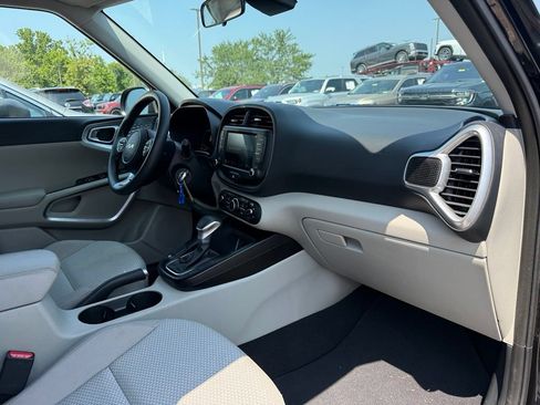 Used 2025 Kia Soul LX FWD image 40