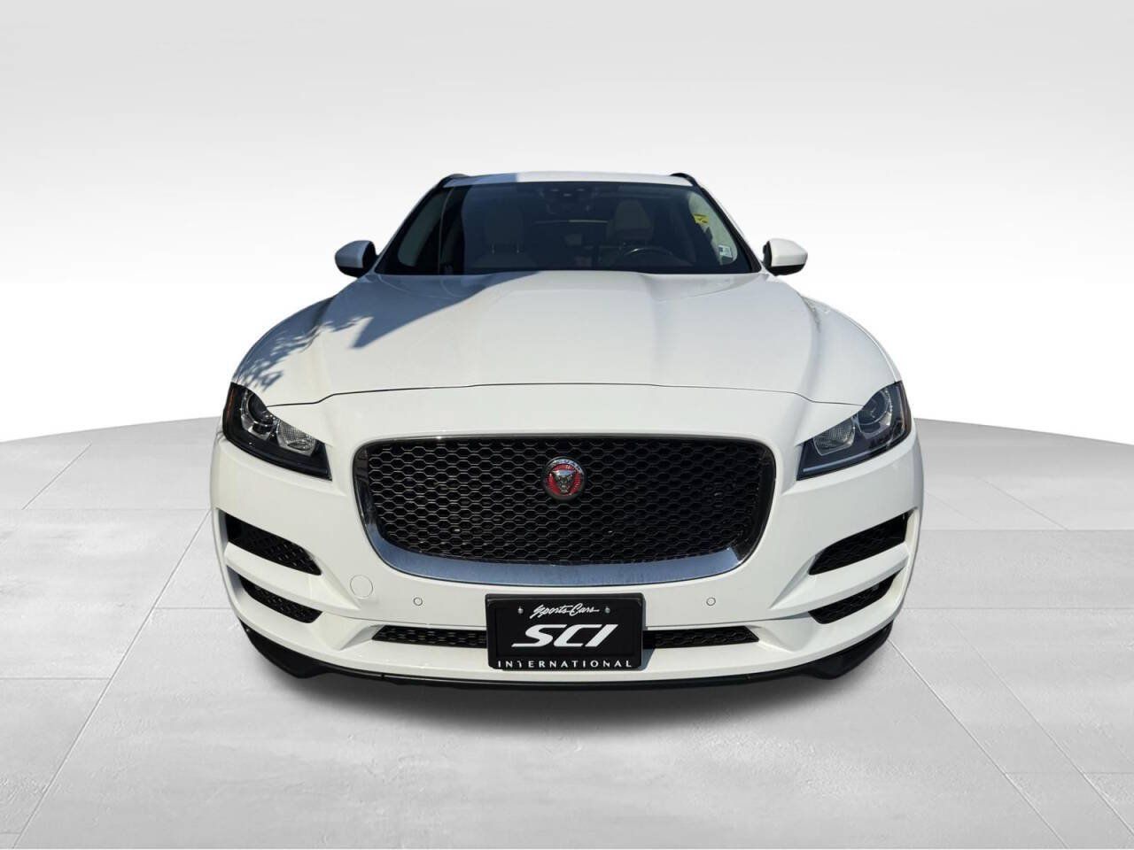Used 2019 Jaguar F-PACE Premium AWD/4WD image 2
