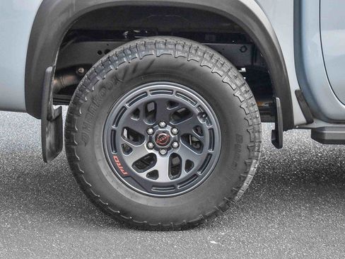 Used 2025 Nissan Frontier PRO-4X image 11