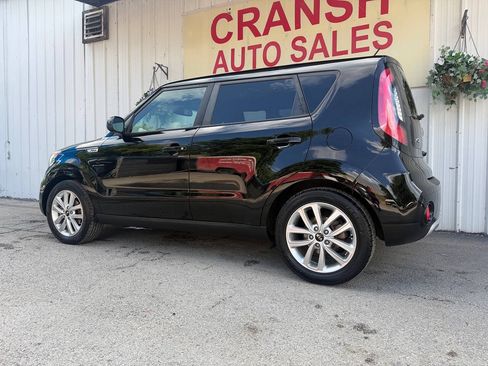 Used 2017 Kia Soul + FWD image 9