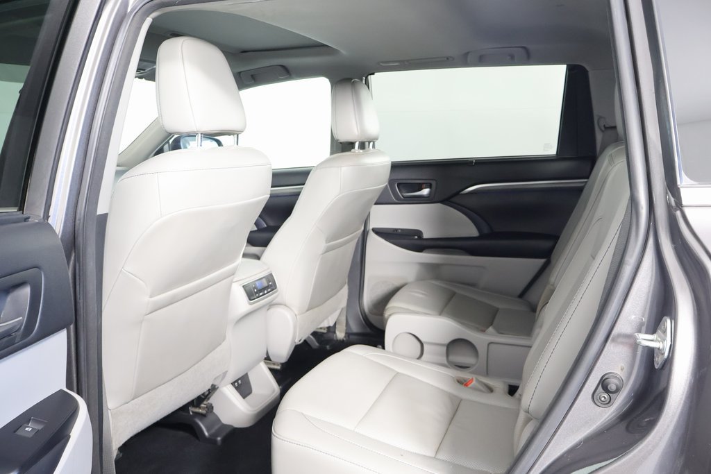 Used 2018 Toyota Highlander Limited FWD image 11