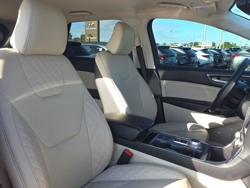 Used 2023 Ford Edge Titanium image 9