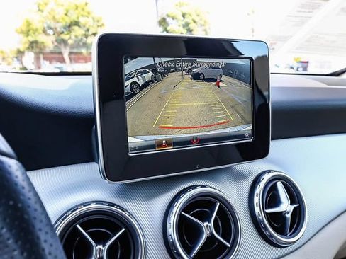Used 2017 Mercedes-Benz GLA 250 image 27