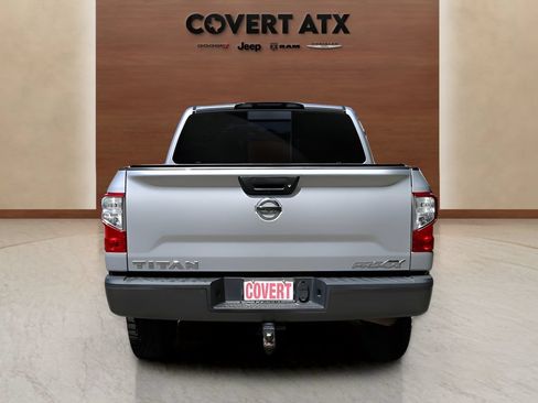 Used 2018 Nissan Titan PRO-4X AWD/4WD image 4