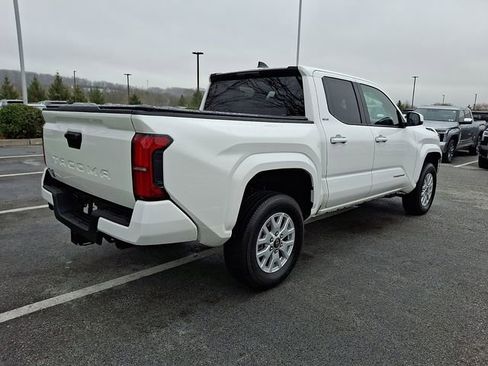Certified 2025 Toyota Tacoma SR5 AWD/4WD image 6