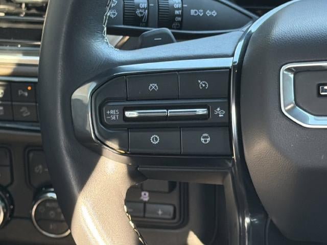 Used 2025 GMC Yukon Denali Ultimate AWD/4WD image 32