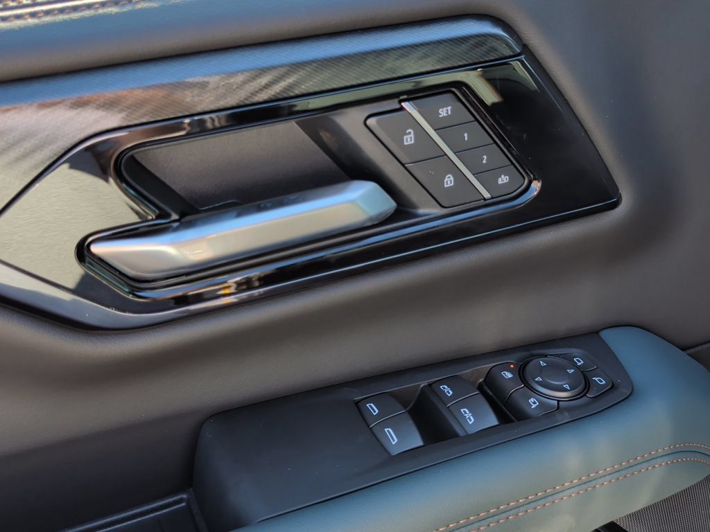 New 2026 GMC Yukon XL AT4 w/ AT4 Premium Plus Package AWD/4WD image 20
